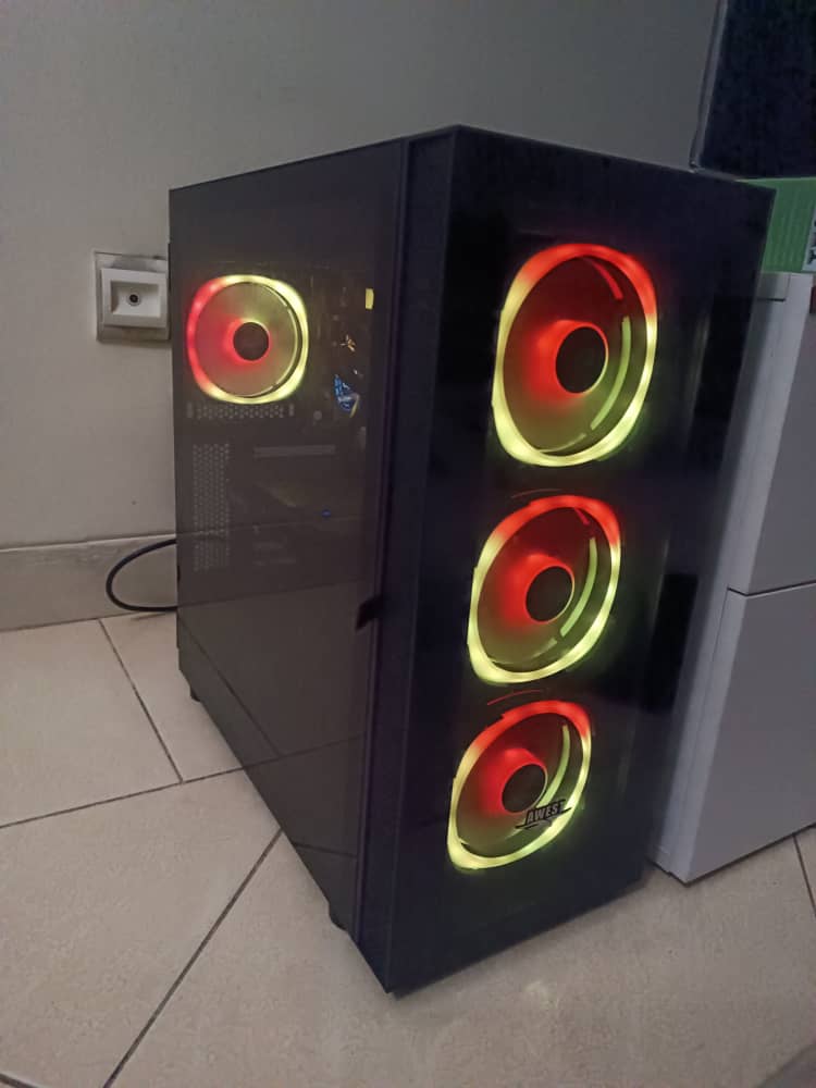 کیس گیمینگ اسمبل شده در حد نو